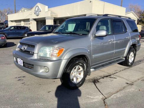 Used 2007 Toyota Sequoia SR5 image 3