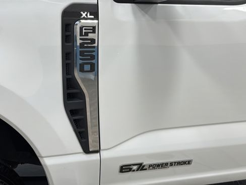 Used 2023 Ford F250 XL AWD/4WD image 37