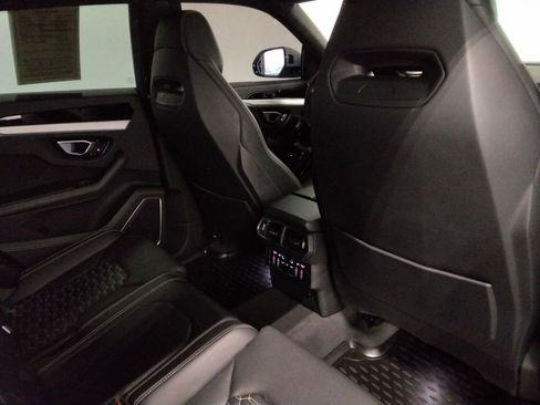 Used 2020 Lamborghini Urus image 44