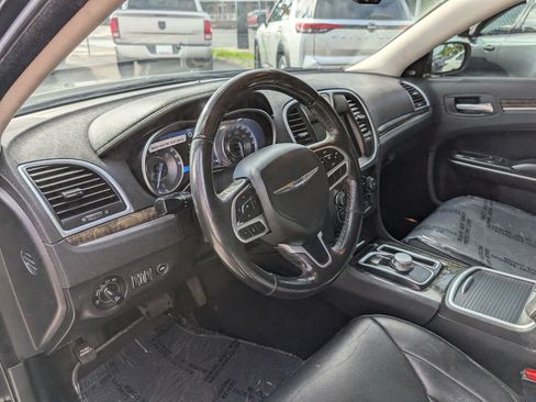Used 2019 Chrysler 300 Limited AWD/4WD image 12