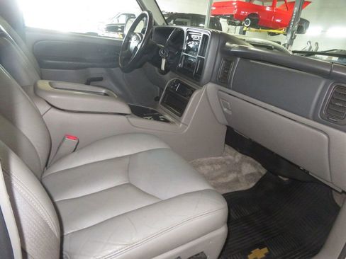 Used 2003 Chevrolet Suburban Z71 AWD/4WD image 36
