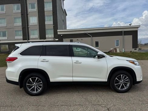 Used 2019 Toyota Highlander XLE image 13