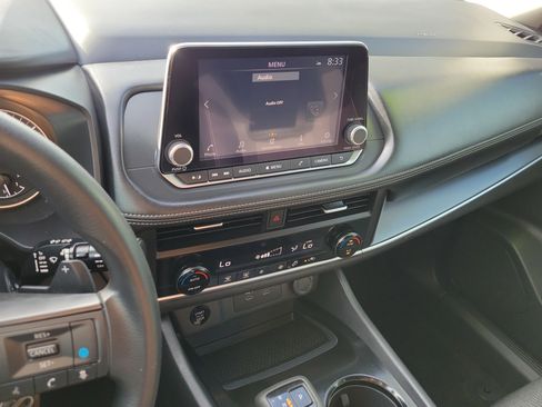 Certified 2024 Nissan Rogue SV FWD image 25