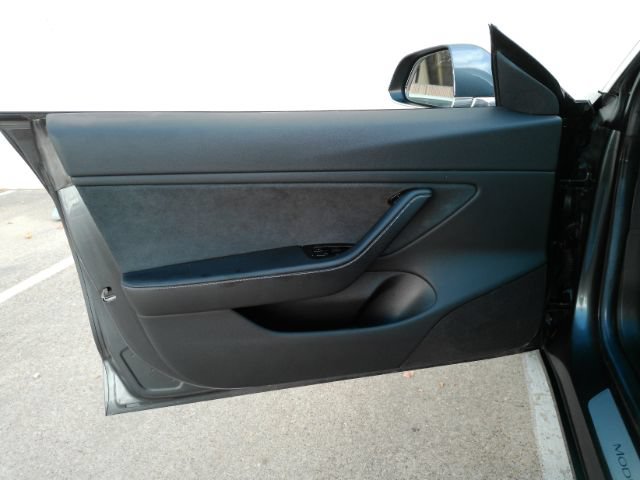 Used 2018 Tesla Model 3 Long Range RWD image 14