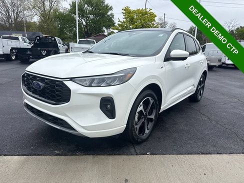 Used 2024 Ford Escape ST-Line Select w/ Tech Pack #2 AWD/4WD image 2