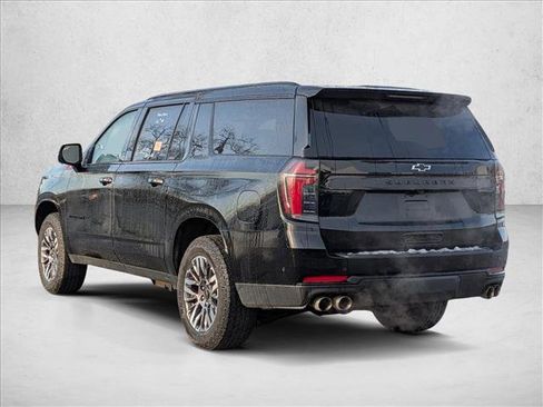 Used 2025 Chevrolet Suburban Z71 image 7