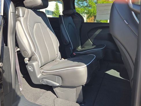 New 2026 Chrysler Pacifica Limited w/ S Appearance Package image 10
