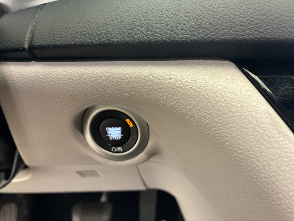 Used 2020 Chrysler Pacifica Touring-L FWD image 17