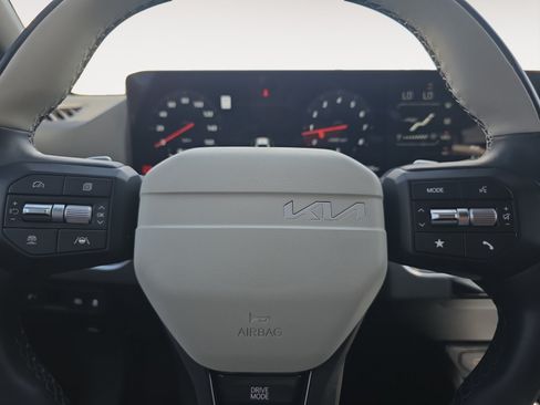 Certified 2025 Kia K4 GT-Line w/ GT-Line Sunroof Package FWD image 11