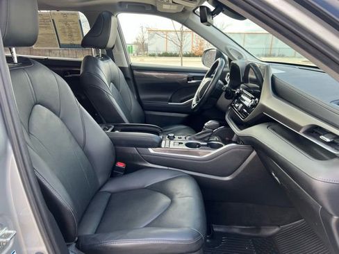 Used 2020 Toyota Highlander Limited image 32
