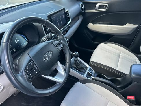 Used 2025 Hyundai Venue SEL FWD image 10