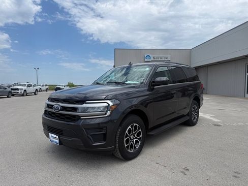 Used 2024 Ford Expedition XLT RWD image 1