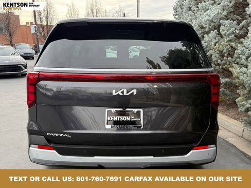 Used 2025 Kia Carnival image 7