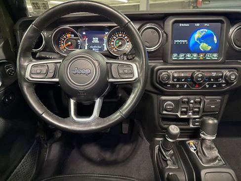 Used 2022 Jeep Wrangler Unlimited Sahara AWD/4WD image 27