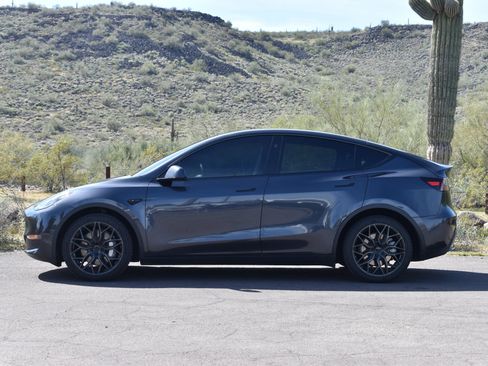 Used 2024 Tesla Model Y Long Range image 6