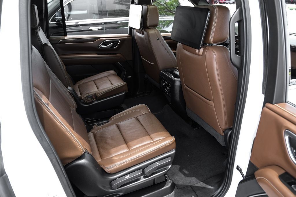 Used 2021 Chevrolet Suburban High Country RWD image 39