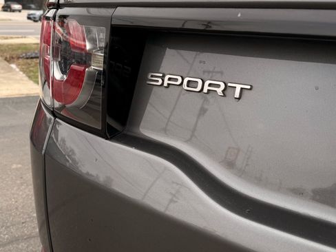 Used 2016 Land Rover Discovery Sport SE image 9
