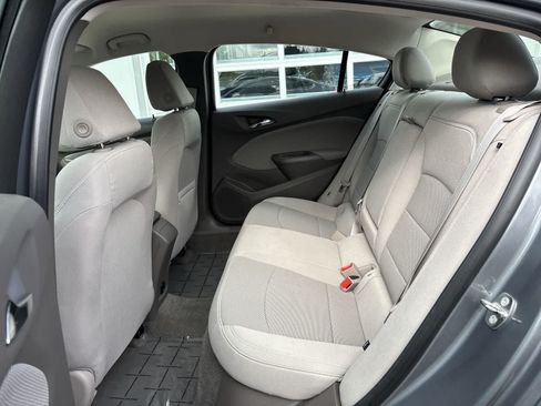 Used 2018 Chevrolet Cruze LT w/ Convenience Package FWD image 6