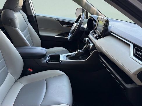 Used 2022 Toyota RAV4 XLE Premium FWD image 33