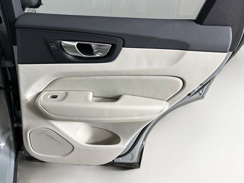 Used 2025 Volvo XC60 B5 Ultra w/ Protection Package Premier image 32