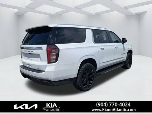 Used 2021 Chevrolet Suburban LT RWD image 3