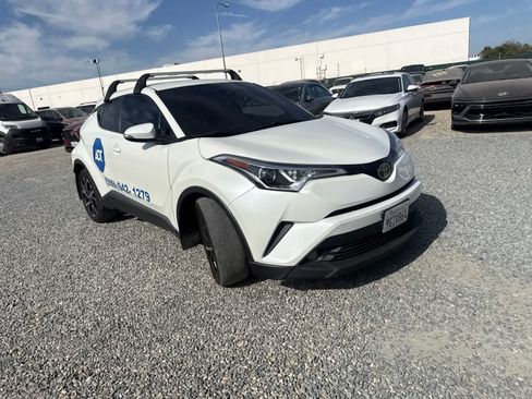 Used 2018 Toyota C-HR XLE FWD image 3