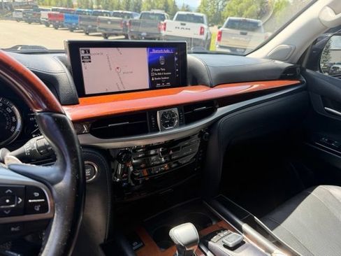 Used 2017 Lexus LX 570 4WD w/ Luxury Package image 21