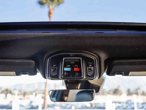 New 2025 Jeep Grand Cherokee Altitude image 17