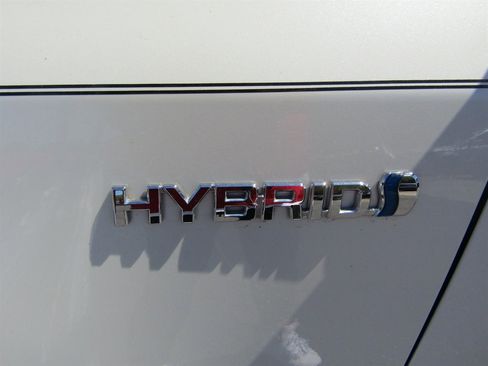 Used 2014 Toyota Prius V Two image 13