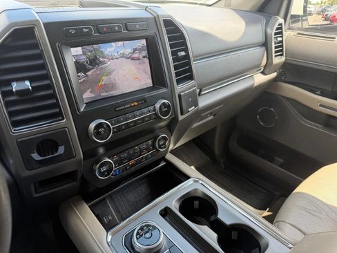 Used 2020 Ford Expedition Max XLT w/ Equipment Group 202A AWD/4WD image 16