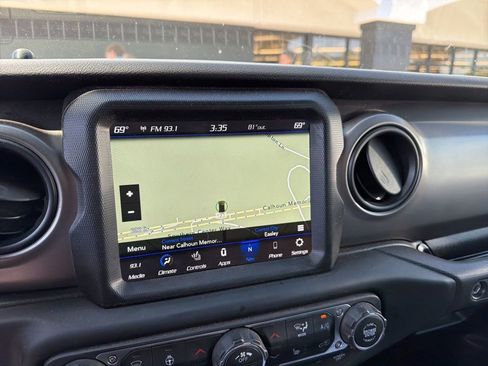 Certified 2021 Jeep Gladiator Sport AWD/4WD image 20
