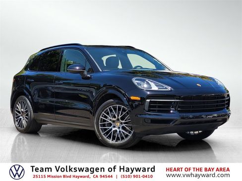 Used 2022 Porsche Cayenne w/ Premium Package image 1