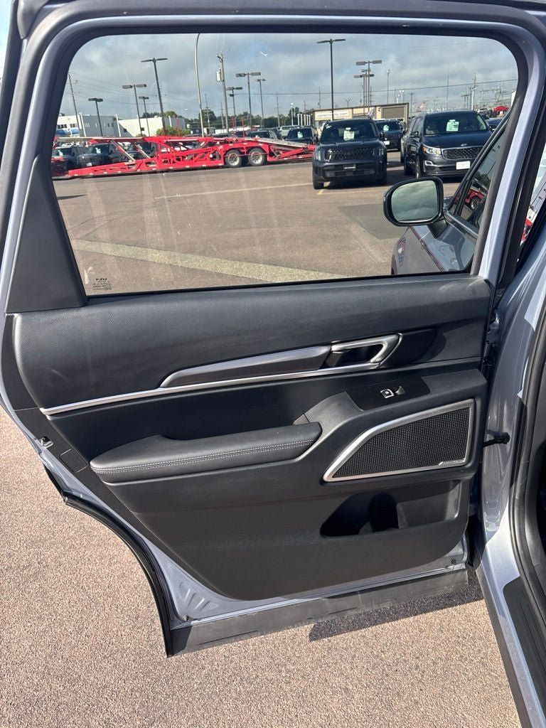 Used 2024 Kia Telluride S FWD image 23