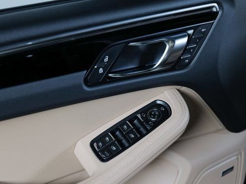 Certified 2026 Porsche Macan AWD/4WD image 29