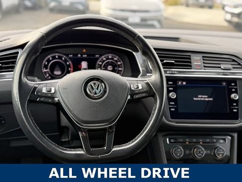 Used 2018 Volkswagen Tiguan SEL Premium image 28