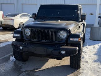 Used 2025 Jeep Gladiator Nighthawk video 1