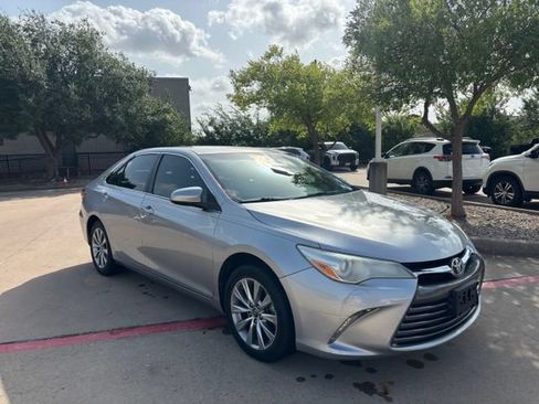 Used 2017 Toyota Camry XLE FWD image 3