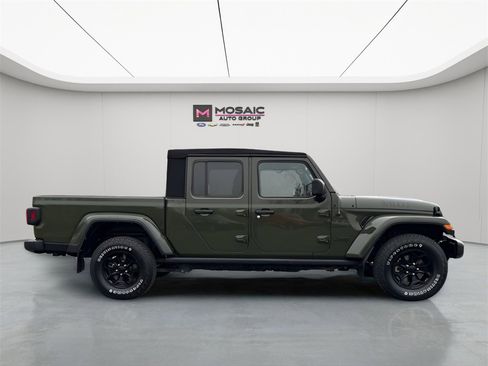 Used 2022 Jeep Gladiator Willys image 8