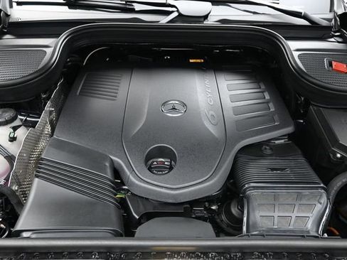 Used 2025 Mercedes-Benz GLS 450 4MATIC image 32