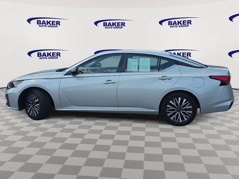 Used 2024 Nissan Altima 2.5 SV FWD image 8