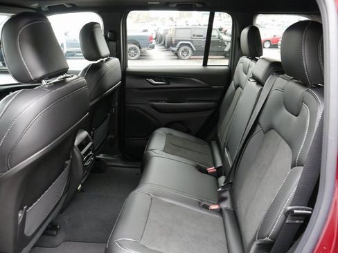 New 2025 Jeep Grand Cherokee Altitude image 20