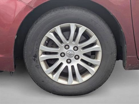 Used 2016 Toyota Sienna XLE image 9