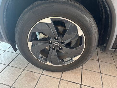 Used 2025 Nissan Rogue SV FWD image 25