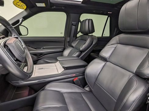 Used 2025 Lincoln Navigator Reserve w/ Jet Appearance Package AWD/4WD image 2