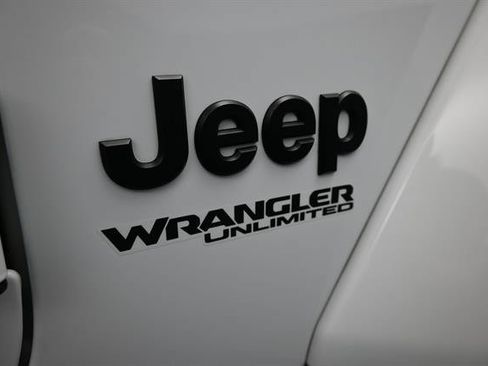 Used 2021 Jeep Wrangler Unlimited Sahara AWD/4WD image 5