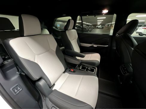 New 2026 Lexus TX 500h AWD image 22