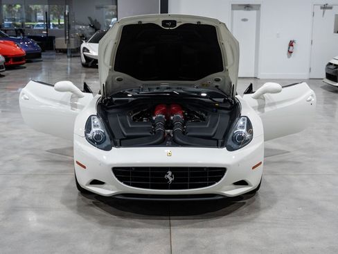 Used 2014 Ferrari California image 41