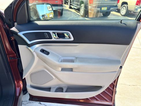 Used 2015 Ford Explorer XLT w/ Equipment Group 202A image 27