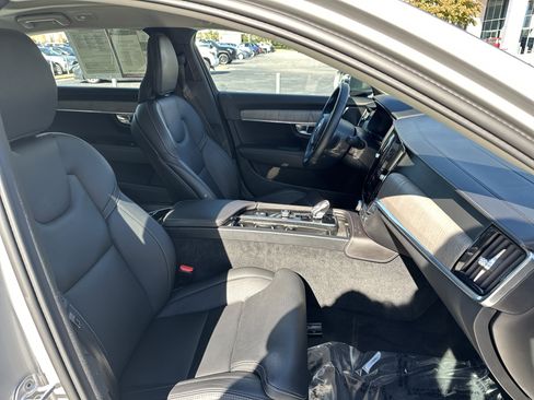 Used 2023 Volvo S90 B6 Ultimate image 33