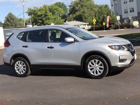 Used 2019 Nissan Rogue S AWD/4WD image 2
